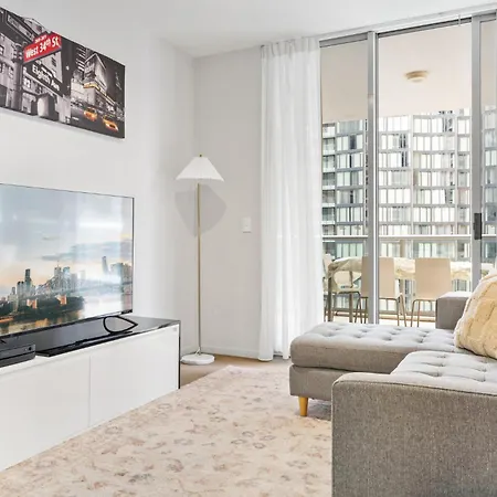 Close To It All: Cbd 2-bed With Pool Gym & Apartment *