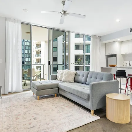 Close To It All: Cbd 2-bed With Pool Gym & * Brisbane