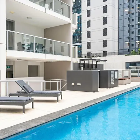 Close To It All: Cbd 2-bed With Pool Gym & * Brisbane