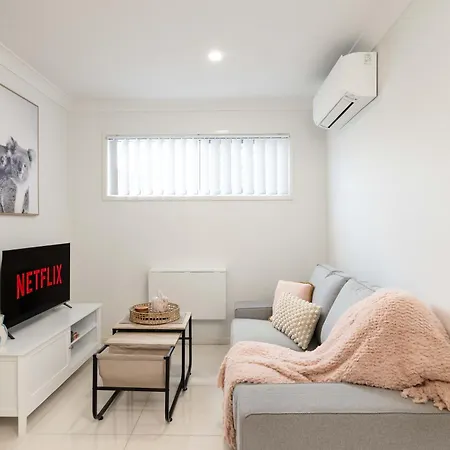 Smart Self Check-in - N Freney Apartment *