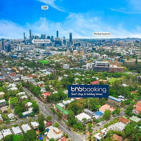 Park Avenue Luxe Chic Townhouse Sleeps 9, Carpark Villa Brisbane