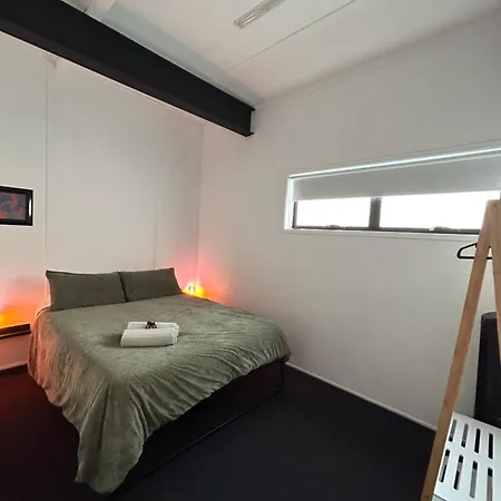 West Hub. Private Infrared Sauna Near & Much More! New Purpose Built Loft Style! Holiday home Brisbane