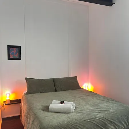 Holiday home West Hub. Private Infrared Sauna Near & Much More! New Purpose Built Loft Style! Brisbane