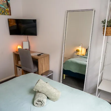 Hot Tub, Ice Bath, Gym, Sauna, Pool Table Coorparoo Haven Homestay