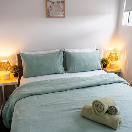 Homestay Hot Tub, Ice Bath, Gym, Sauna, Pool Table Coorparoo Haven Brisbane