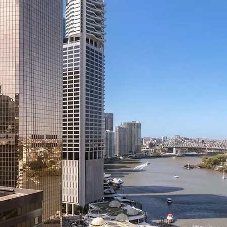 Luxury Cbd 2b2b Balcony Views Free Parking Apartment