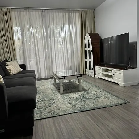 Oxford Street Prime Location Bulimba * Brisbane