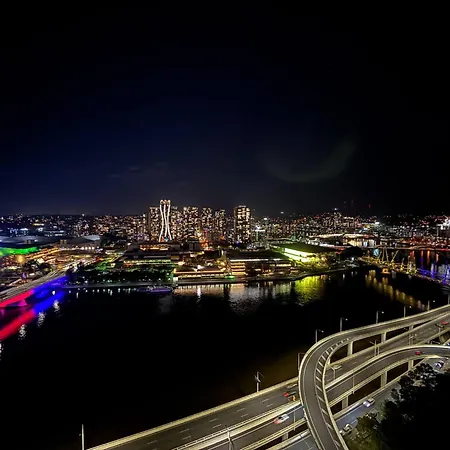 Apartment The Only One - Riverfront Elegance, Free Carpark