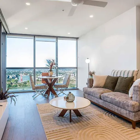 Resort-style Cbd 1-bedroom Walk To Everything