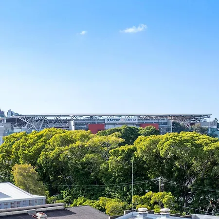 Urban Edge - Mins To Suncorp Stadium & Bne
