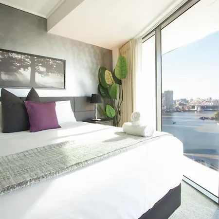Luxury Cbd 2b2b Balcony Views Free Parking