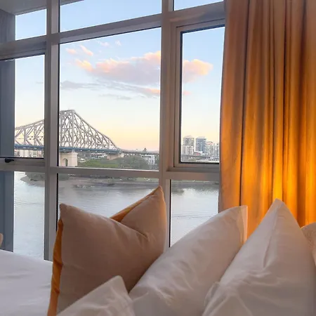 Apartment River Views 2 Bed 2 Bath Secure Parking *