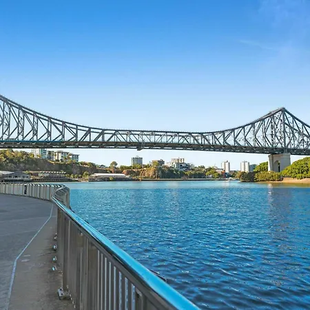 River Views 2 Bed 2 Bath Secure Parking *