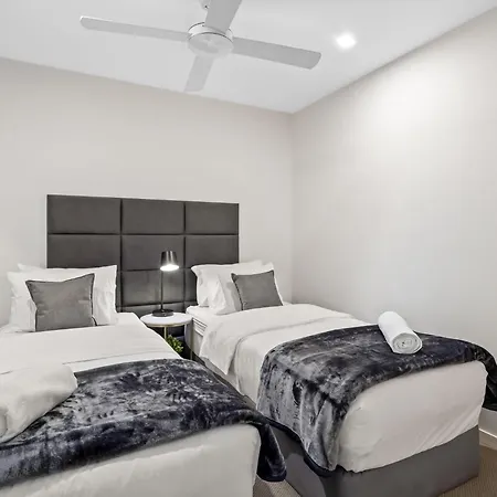 Lux 2br 5 Stars Pool Gym 10 Min Cbd Apartment
