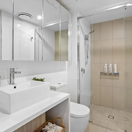 Lux 2br 5 Stars Pool Gym 10 Min Cbd *