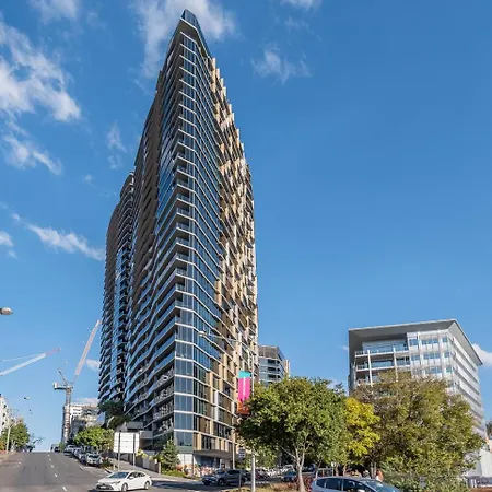 Located Cozy In South Apartment Brisbane