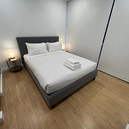 Located Cozy In South *