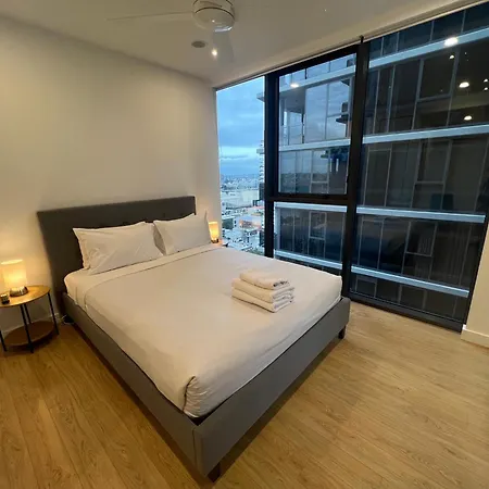 Located Cozy In South Apartment Brisbane
