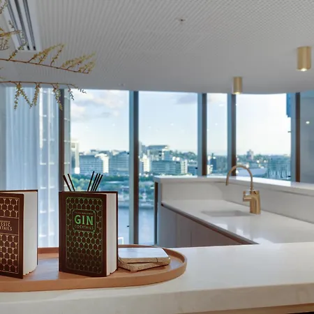 Modern - 1 Bedroom In Queen's Wharf Walk To Casino Apartment