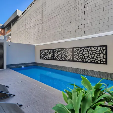 Stylish In Location! Free Parking And Wifi *