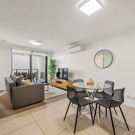 Stylish In Location! Free Parking And Wifi