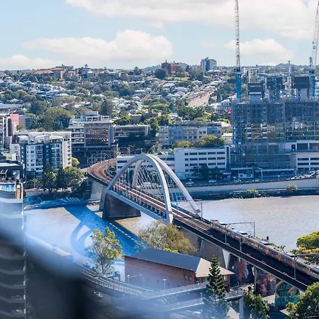 And River View 2b2b With Free Parking Apartment *
