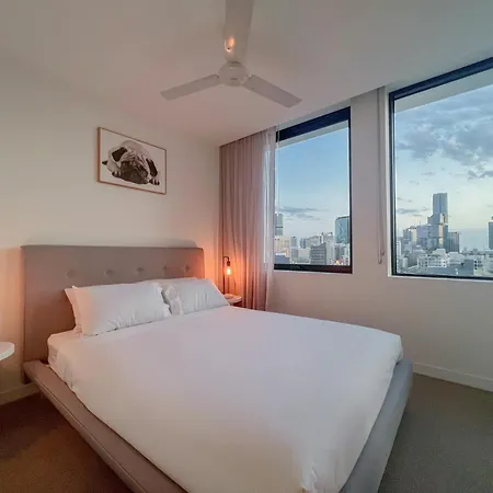 Apartment Spacious 2bed 2bath With Views *
