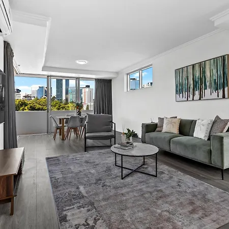 Stylish 3br - Huge Park On Doorstep - 5 Min To Cbd *