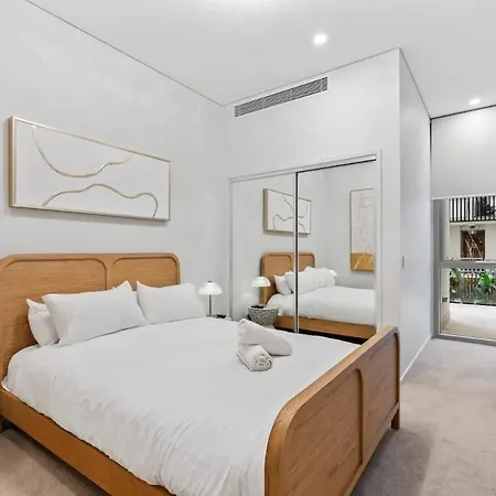 Stunning Helia Sanctuary - West End With Parking