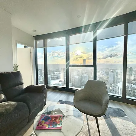 Brisbane's Highest Rated 3 Bedroom Luxury -above 60th Floor- Incredible Views In Skytower, Brisbane's Tallest Building -complimentary Wifi, Drinks, Snacks & Streaming Access Apartment *