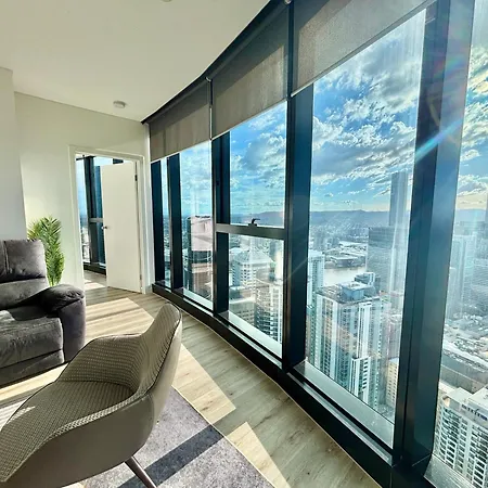 Brisbane's Highest Rated 3 Bedroom Luxury -above 60th Floor- Incredible Views In Skytower, Brisbane's Tallest Building -complimentary Wifi, Drinks, Snacks & Streaming Access *