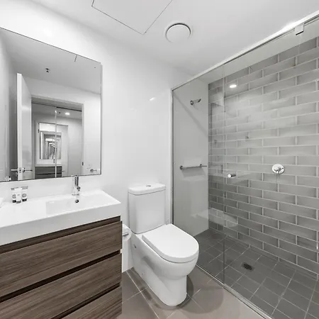 Scenic 2br With Balcony And Recreational Deck Access * Brisbane