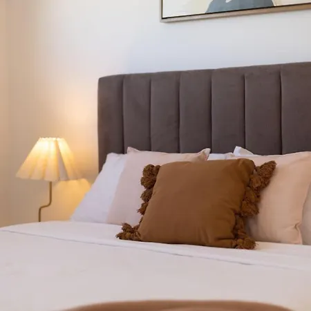 Grand Luxe Oasis Prime Location Balcony And Patio Holiday home