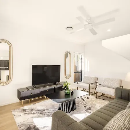 Grand Luxe Oasis Prime Location Balcony And Patio Holiday home Brisbane