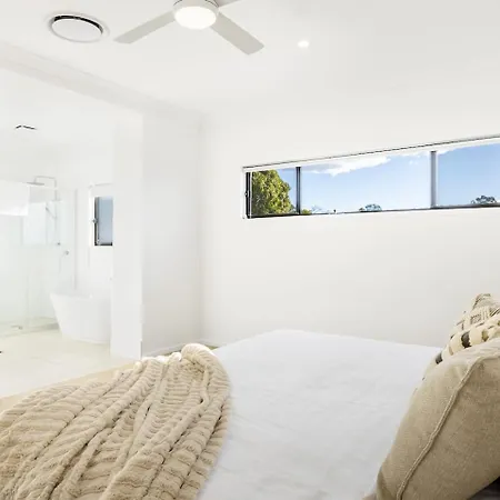 Grand Luxe Oasis Prime Location Balcony And Patio *
