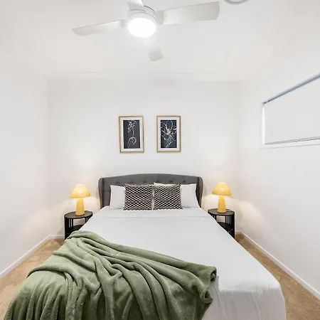 Grand Luxe Oasis Prime Location Balcony And Patio