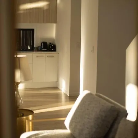 Grand Luxe Oasis Prime Location Balcony And Patio Holiday home