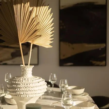 Grand Luxe Oasis Prime Location Balcony And Patio Holiday home Brisbane