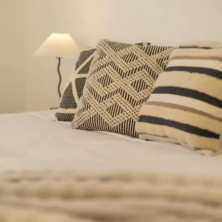 Grand Luxe Oasis Prime Location Balcony And Patio Brisbane