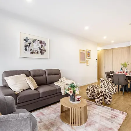 Stylish 2br Unit With Pool And Gym In South