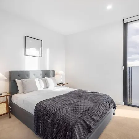 Stylish 2br Unit With Pool And Gym In South Brisbane