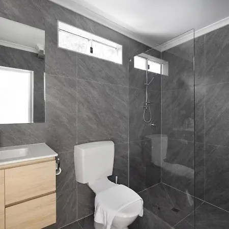 Modern Retreat In Heart Of Sunnybank