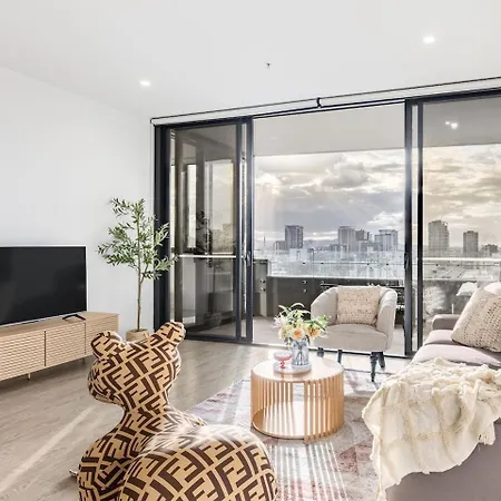 Stylish 2br Unit With Pool And Gym In South *