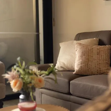 Stylish 2br Unit With Pool And Gym In South Apartment *