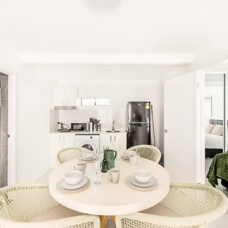 Modern Retreat In Heart Of Sunnybank * Brisbane