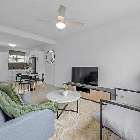 Comfy And Cozy Near Hospitals And Cbd With Parking! Apartment *