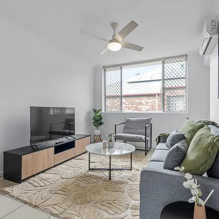 Comfy And Cozy Near Hospitals And Cbd With Parking! * Brisbane