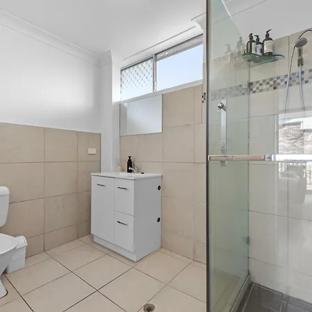 Comfy And Cozy Near Hospitals And Cbd With Parking!