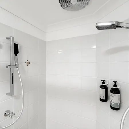 140sqm Modern Teneriffe 2 Bedroom & Balcony Brisbane