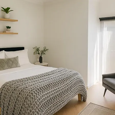 140sqm Modern Teneriffe 2 Bedroom & Balcony Apartment *